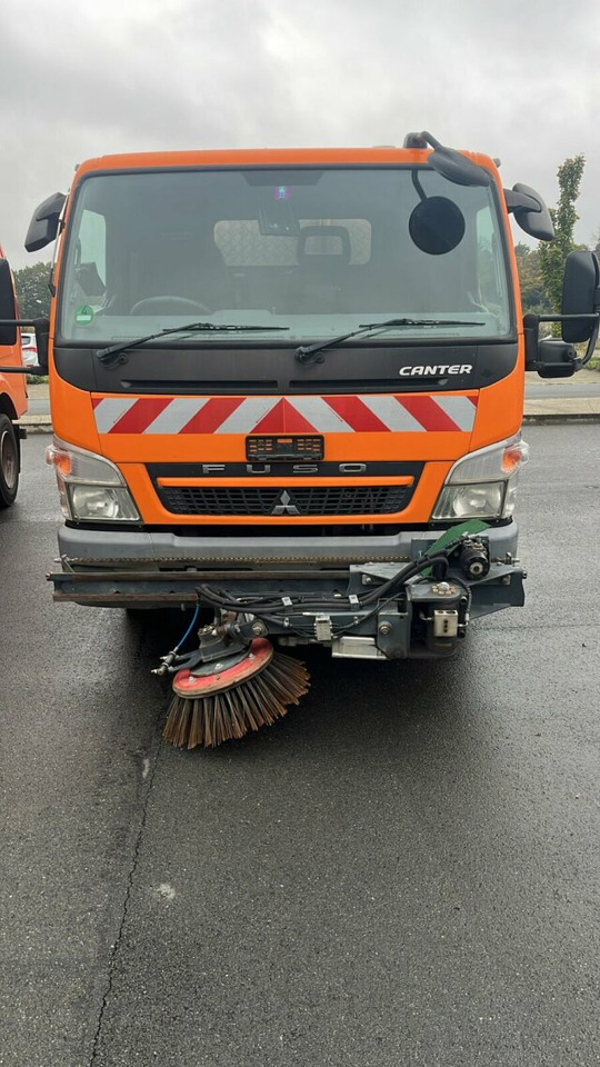 Mitsubishi Canter FUSO Kehrmaschine BROCK SL140 4 m³ - Gatvių šlavimo mašina: foto 4 Mitsubishi Canter FUSO Kehrmaschine BROCK SL140 4 m³ - Gatvių šlavimo mašina: foto 4