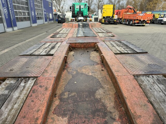 Müller-Mitteltal T4 Kompakt 40.0 Tieflader 4 Achse Hydr. Rampen - Žemo profilio platforma priekaba: foto 4 Müller-Mitteltal T4 Kompakt 40.0 Tieflader 4 Achse Hydr. Rampen - Žemo profilio platforma priekaba: foto 4