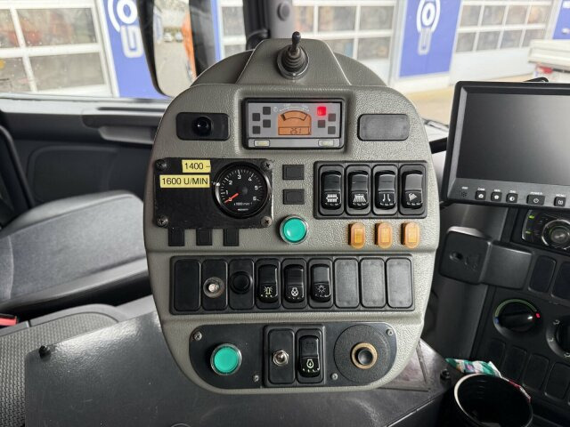 Scania P230 Kehrmaschine Küpper Weisser 6 M³ - Gatvių šlavimo mašina: foto 3 Scania P230 Kehrmaschine Küpper Weisser 6 M³ - Gatvių šlavimo mašina: foto 3