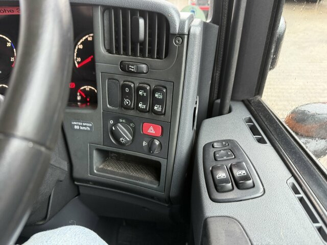 Scania P230 Kehrmaschine Küpper Weisser 6 M³ - Gatvių šlavimo mašina: foto 5 Scania P230 Kehrmaschine Küpper Weisser 6 M³ - Gatvių šlavimo mašina: foto 5