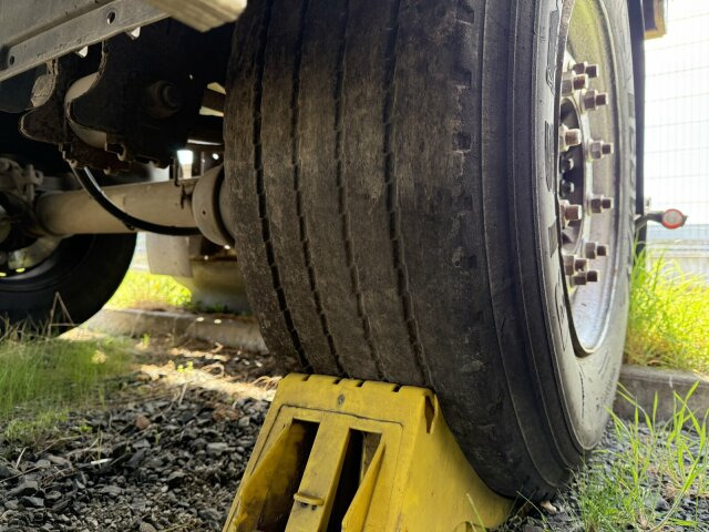 Schmitz Cargobull Gotha AFG 18 BS Baustoffanhänger 2 Achse - Platforminė/ Bortinė priekaba: foto 3 Schmitz Cargobull Gotha AFG 18 BS Baustoffanhänger 2 Achse - Platforminė/ Bortinė priekaba: foto 3