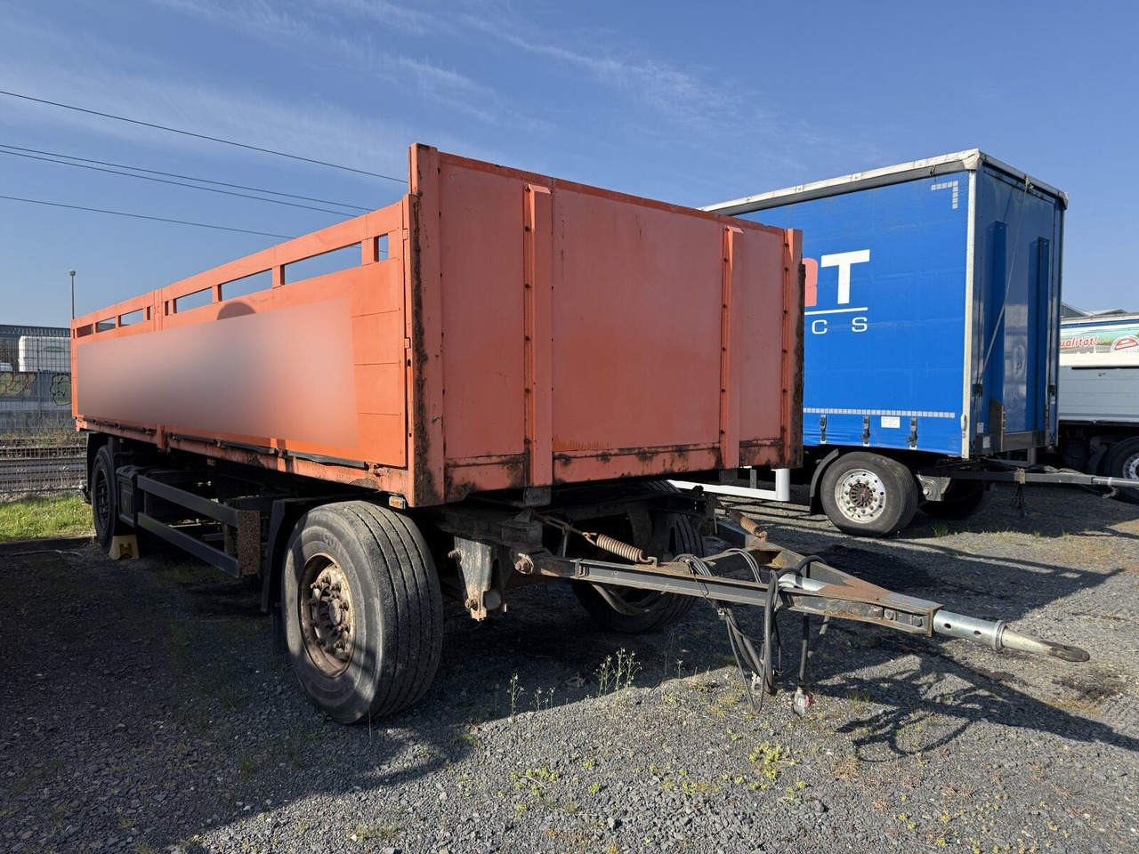 Schmitz Cargobull Gotha AFG 18 Baustoffanhänger 2 Achse - Platforminė/ Bortinė priekaba: foto 1 Schmitz Cargobull Gotha AFG 18 Baustoffanhänger 2 Achse - Platforminė/ Bortinė priekaba: foto 1