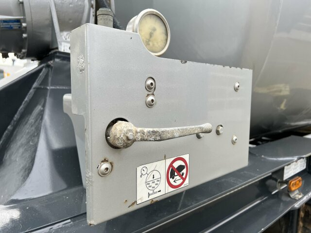 Schwing Stetter Betonmischer Auflieger 10 m³ - Betonvežio puspriekabė: foto 4 Schwing Stetter Betonmischer Auflieger 10 m³ - Betonvežio puspriekabė: foto 4