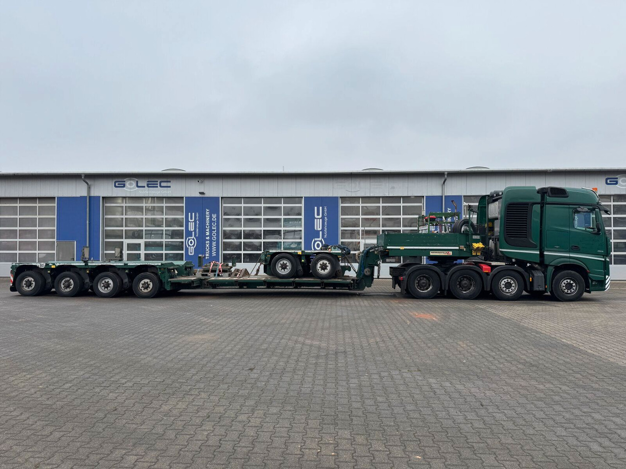 Mercedes-Benz ACTROS 4163 8x4 Schwerlast +Tieflader 4+2 *83 T - Vilkikas: foto 4 Mercedes-Benz ACTROS 4163 8x4 Schwerlast +Tieflader 4+2 *83 T - Vilkikas: foto 4