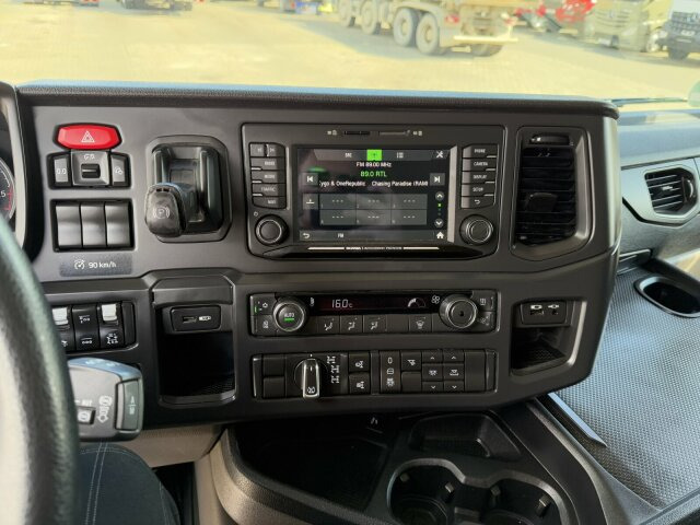 Scania G450 XT 4x4 Euro 6 SZM Kipphydraulik Blatt/ Luft - Vilkikas: foto 3 Scania G450 XT 4x4 Euro 6 SZM Kipphydraulik Blatt/ Luft - Vilkikas: foto 3