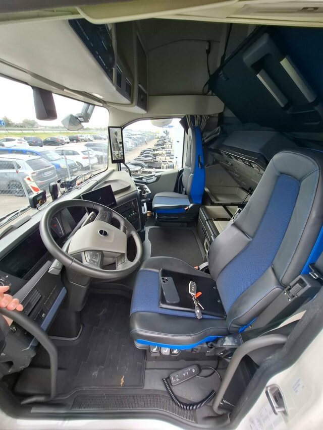 Volvo FH500 Aero I-Save 4x2 Euro6 - Vilkikas: foto 5 Volvo FH500 Aero I-Save 4x2 Euro6 - Vilkikas: foto 5
