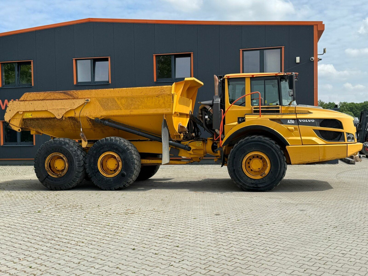 Volvo A25G Dumper 22,5 Ton 11.361 Stunden Volvo A25G Dumper 22,5 Ton 11.361 Stunden - Šarnyrinis savivartis: foto 4 Volvo A25G Dumper 22,5 Ton 11.361 Stunden Volvo A25G Dumper 22,5 Ton 11.361 Stunden - Šarnyrinis savivartis: foto 4