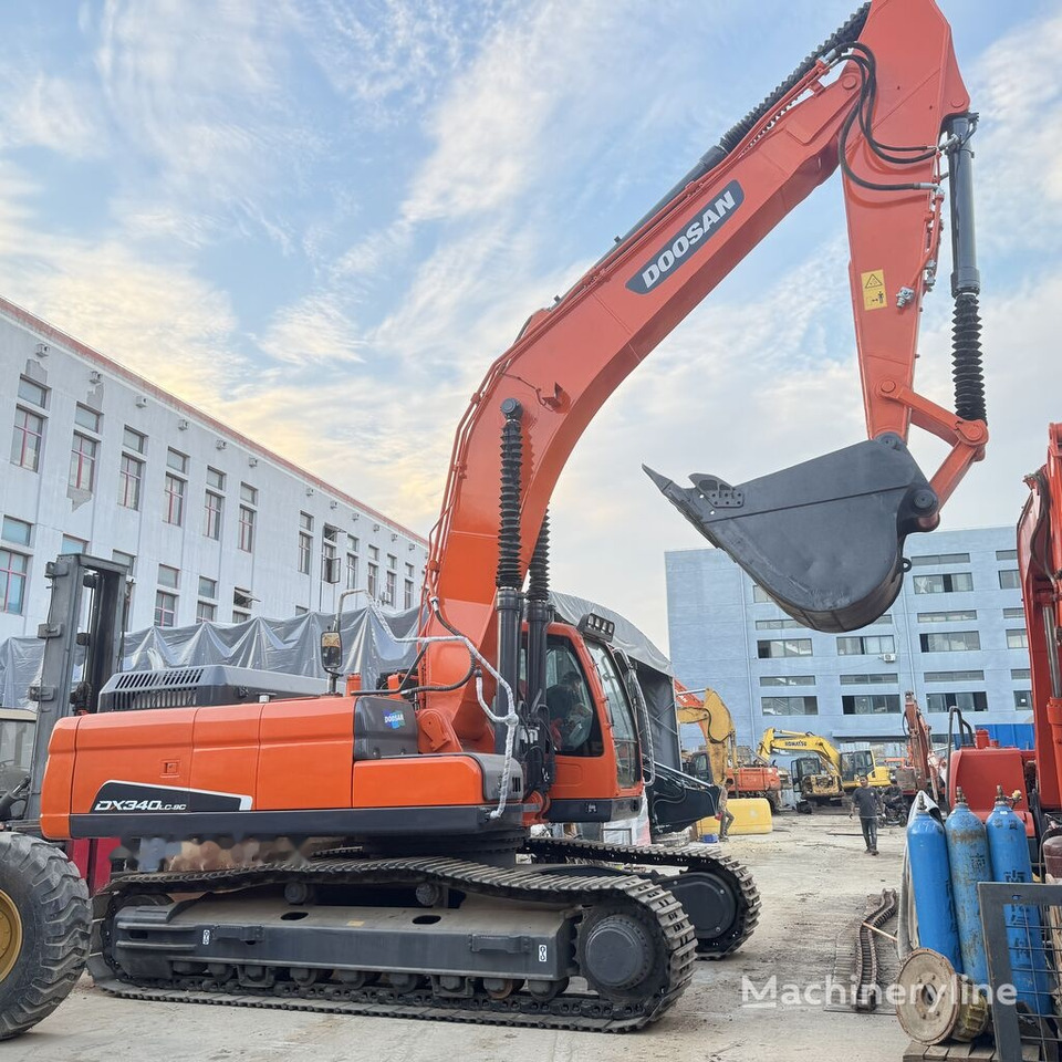 Vikšrinis ekskavatorius Doosan DX340: foto 1