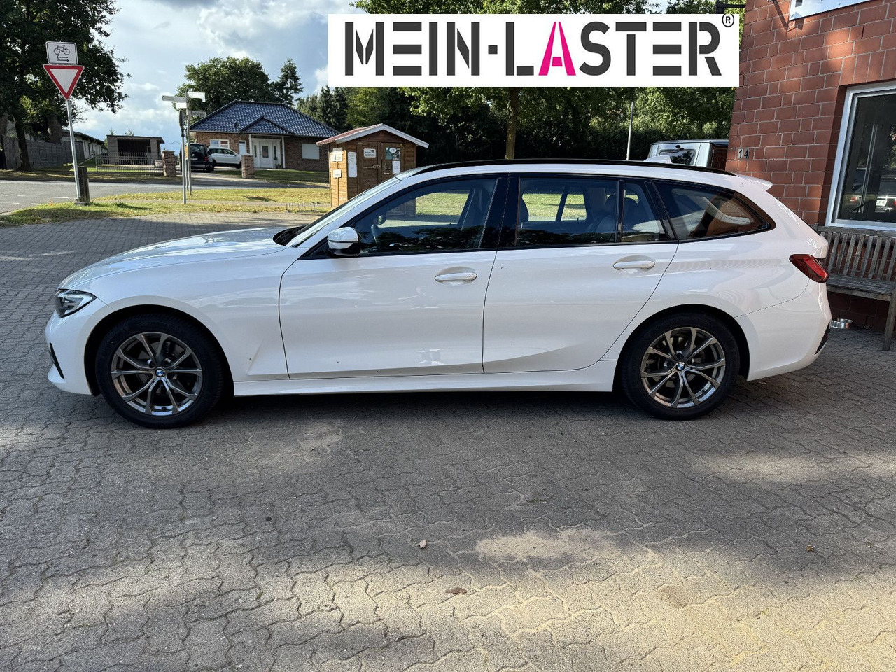BMW 320 d xDrive touring Sport Line shadow AHK - Universalas: foto 4 BMW 320 d xDrive touring Sport Line shadow AHK - Universalas: foto 4