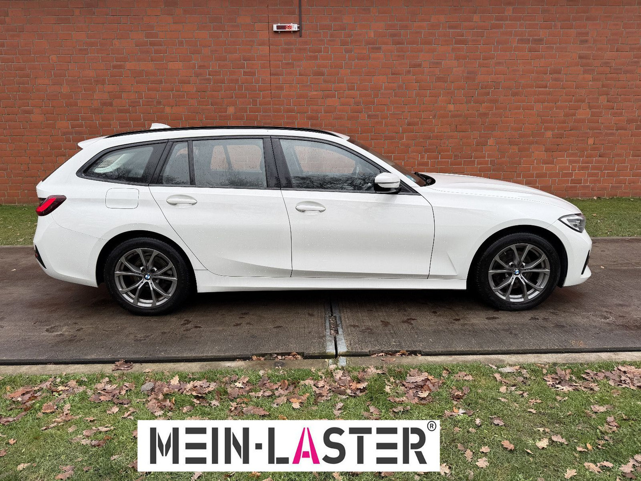 BMW 320 d xDrive touring Sport Line shadow AHK - Universalas: foto 3 BMW 320 d xDrive touring Sport Line shadow AHK - Universalas: foto 3