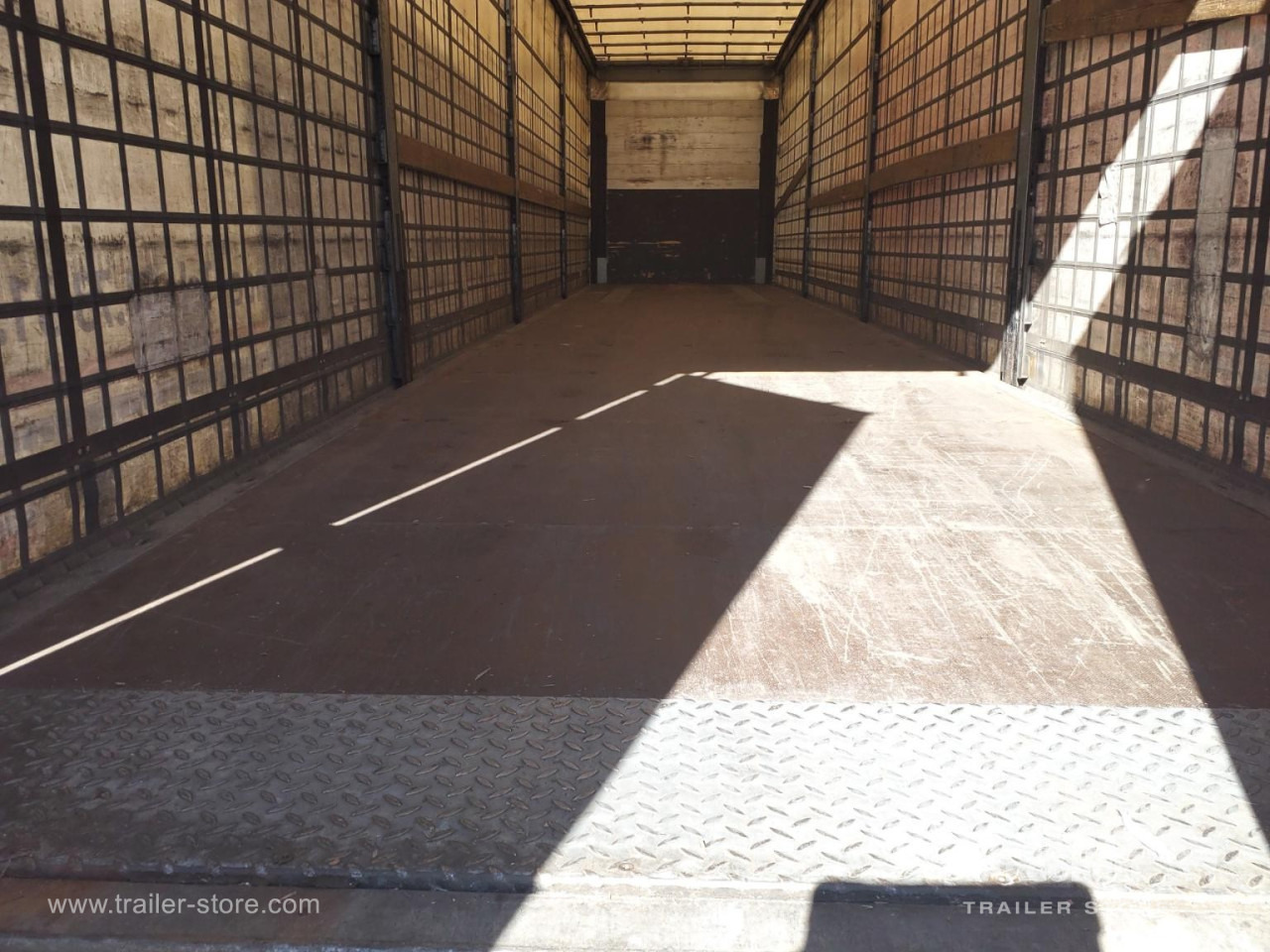 SCHMITZ Curtainsider Standard - Tentinė puspriekabė: foto 3 SCHMITZ Curtainsider Standard - Tentinė puspriekabė: foto 3