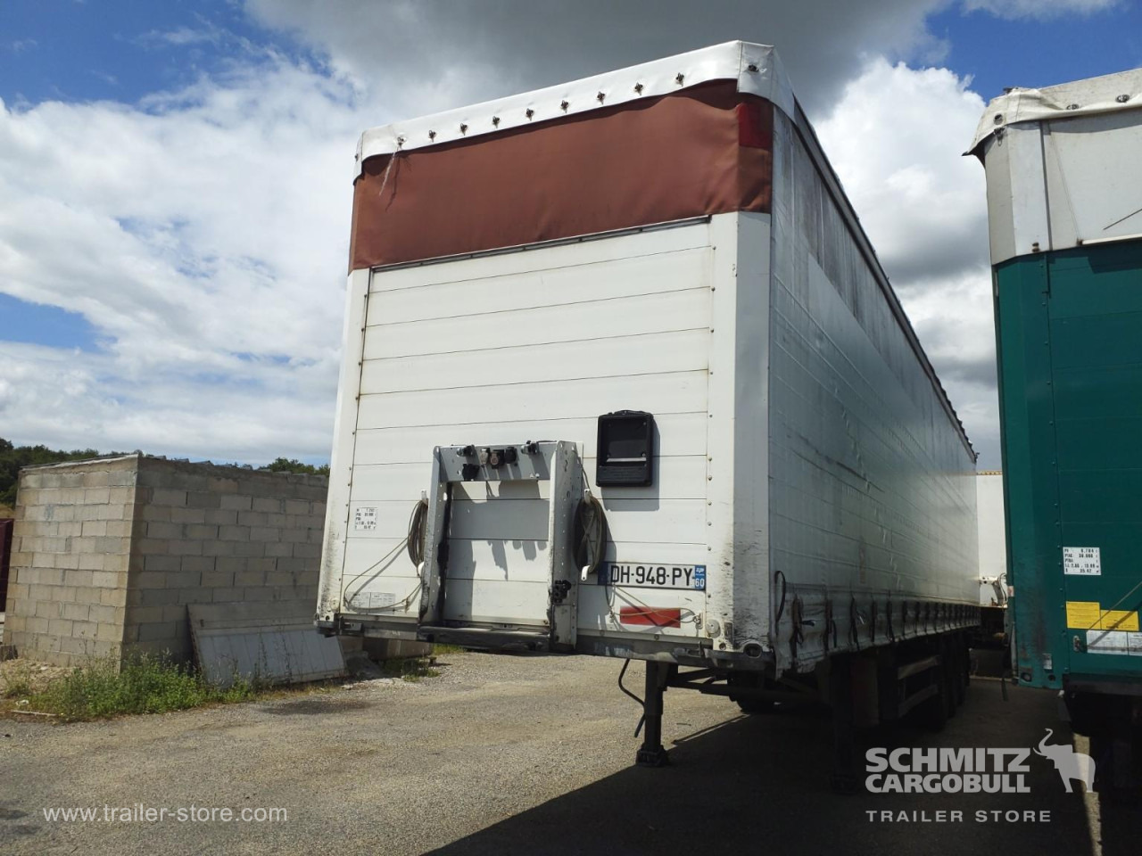 SCHMITZ Curtainsider Standard Taillift - Tentinė puspriekabė: foto 3 SCHMITZ Curtainsider Standard Taillift - Tentinė puspriekabė: foto 3