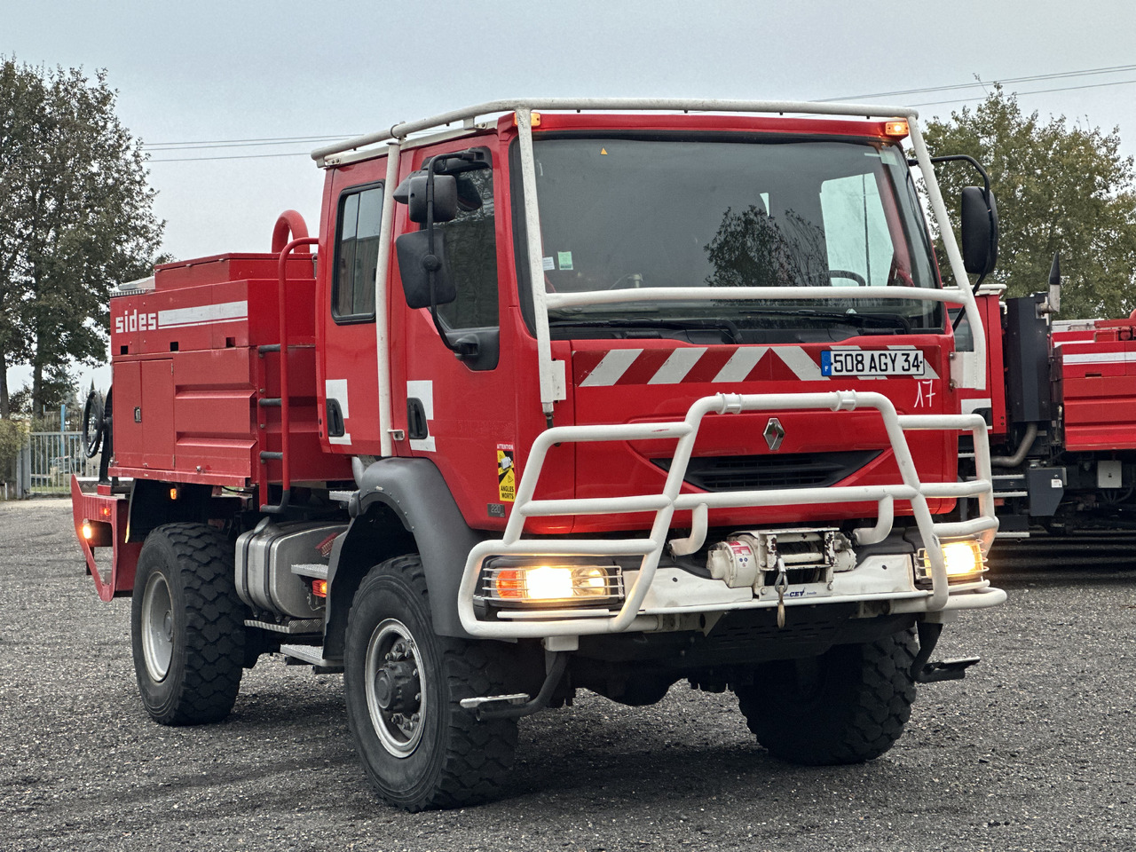 RENAULT Midlum 220 4x4 - Gaisrinė mašina: foto 1 RENAULT Midlum 220 4x4 - Gaisrinė mašina: foto 1