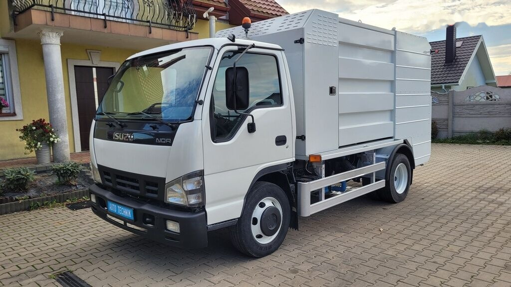 Isuzu NQR75 Container washer laveuse lavacassonetti myjka - Šiukšliavežis: foto 4 Isuzu NQR75 Container washer laveuse lavacassonetti myjka - Šiukšliavežis: foto 4