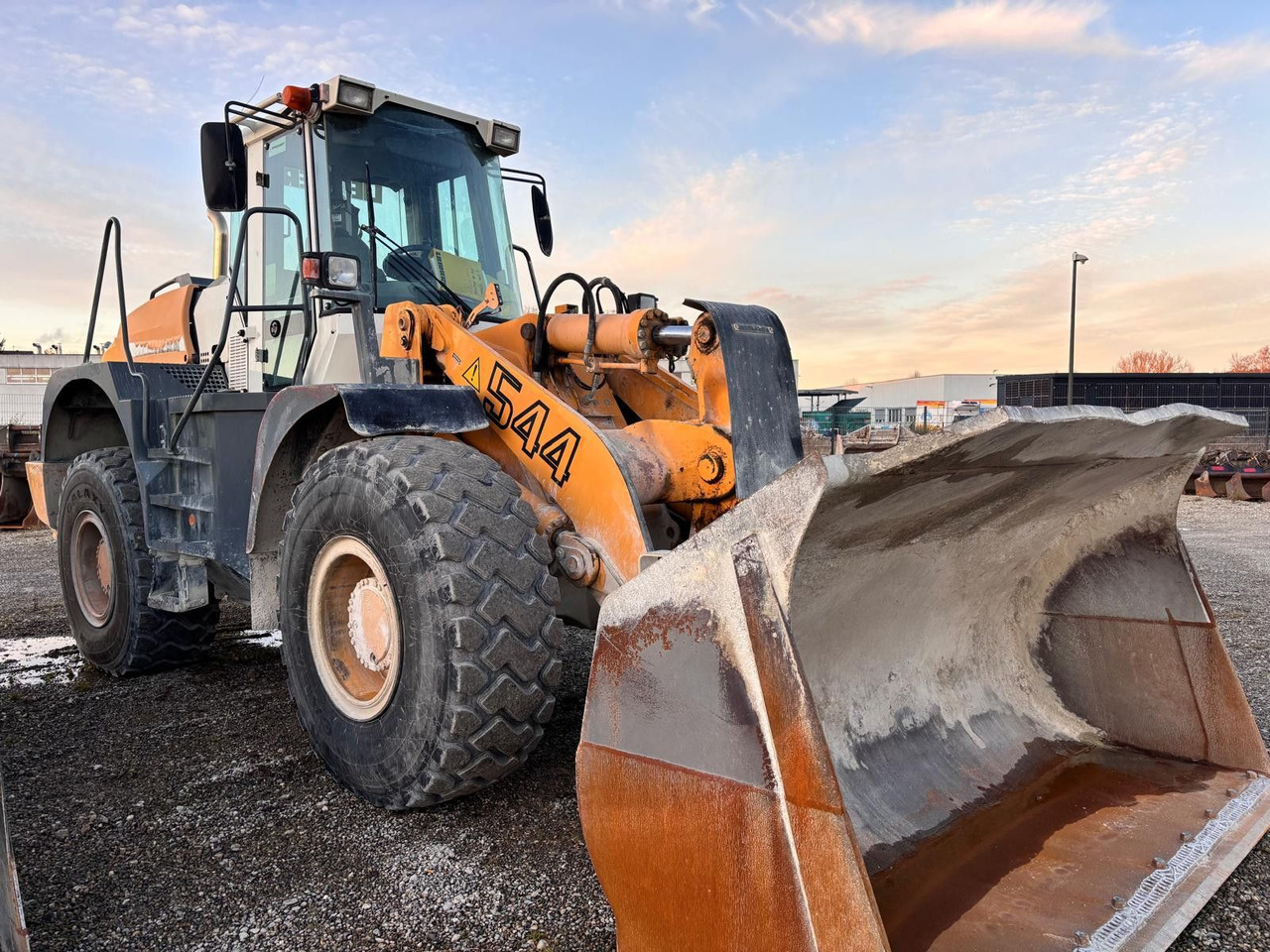 Liebherr L544 - Ratinis krautuvas: foto 1 Liebherr L544 - Ratinis krautuvas: foto 1