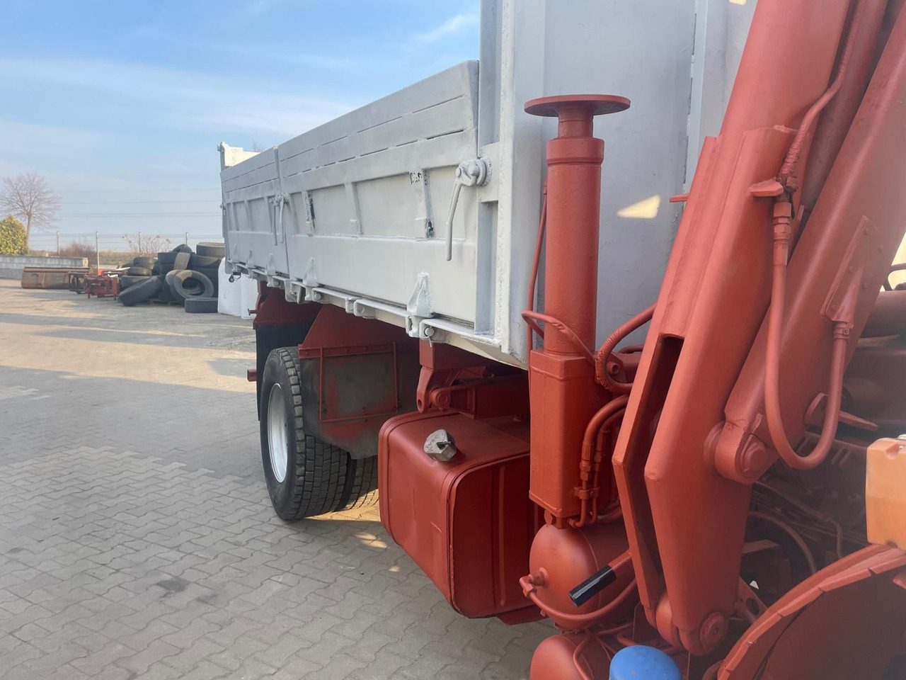 Savivartis sunkvežimis, Sunkvežimis su kranu IVECO Unic: foto 6