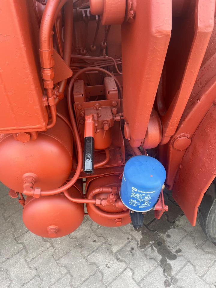 Savivartis sunkvežimis, Sunkvežimis su kranu IVECO Unic: foto 7