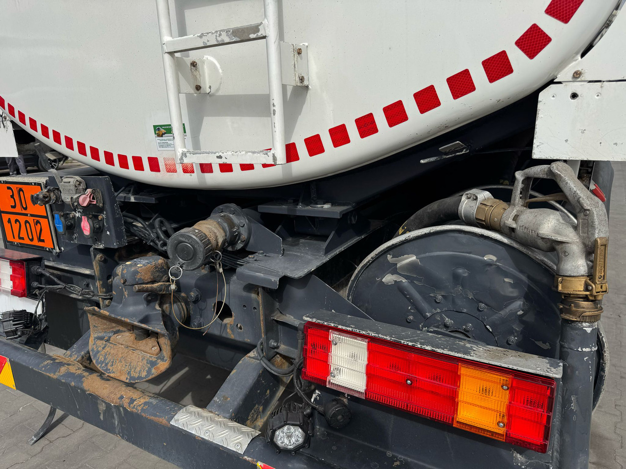 Autocisterna pervežimui kuro MERCEDES-BENZ Actros 1844: foto 10