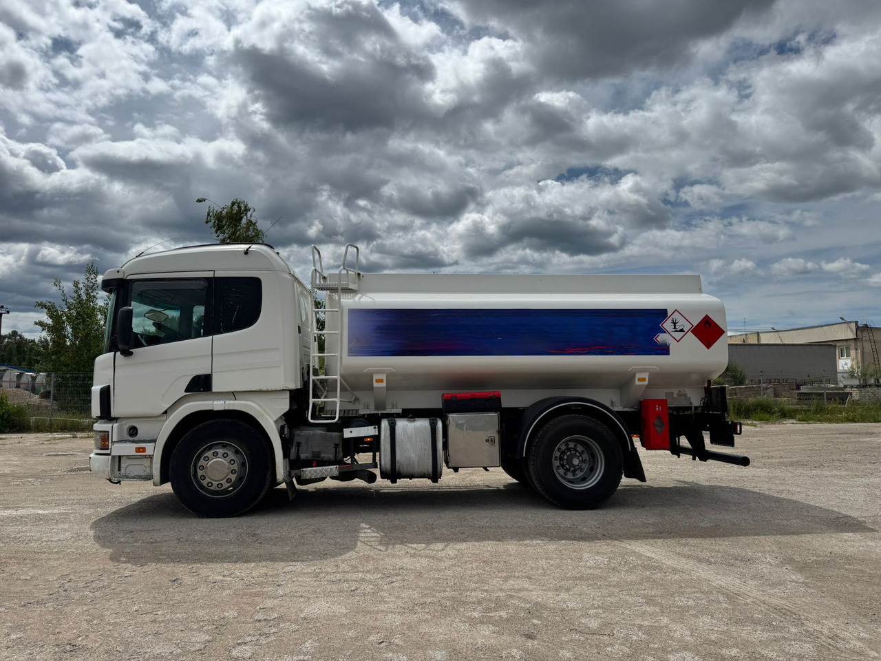 SCANIA P94 - Autocisterna: foto 4 SCANIA P94 - Autocisterna: foto 4