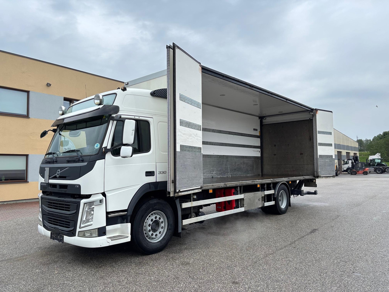 VOLVO FM330 - Furgonas sunkvežimis: foto 4 VOLVO FM330 - Furgonas sunkvežimis: foto 4