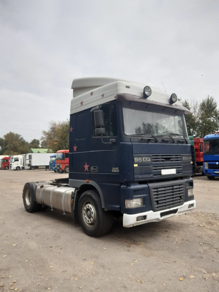 DAF 95XF380 - Vilkikas: foto 1 DAF 95XF380 - Vilkikas: foto 1