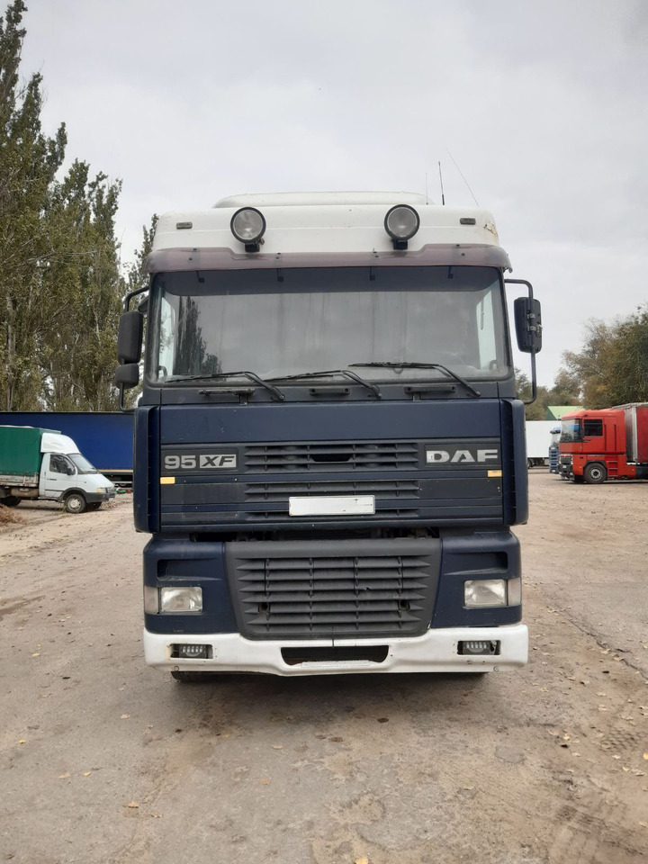 DAF 95XF380 - Vilkikas: foto 2 DAF 95XF380 - Vilkikas: foto 2