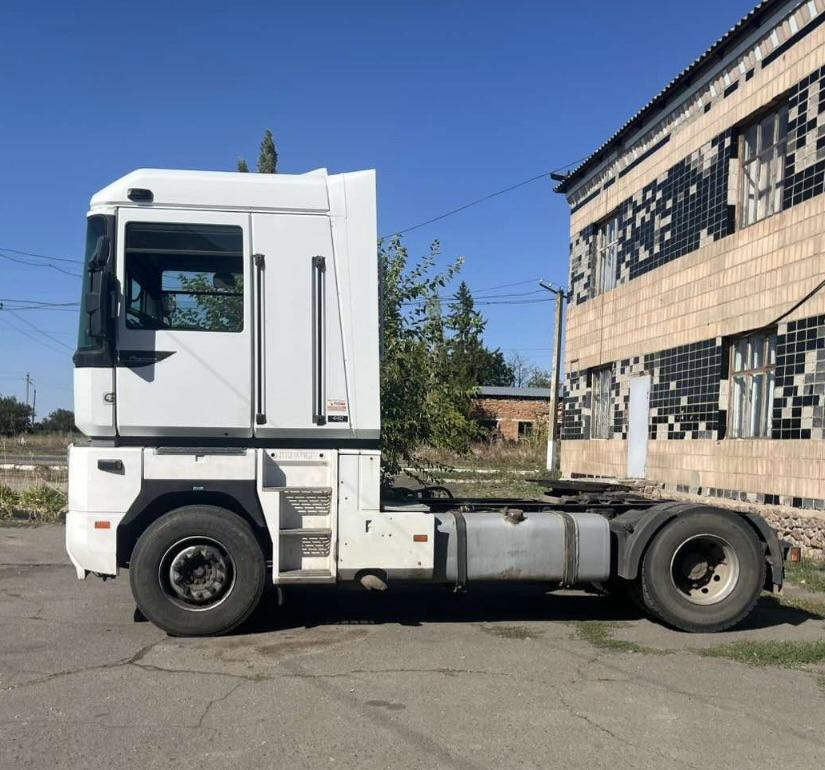 RENAULT Magnum 440 ID1576S - Vilkikas: foto 4 RENAULT Magnum 440 ID1576S - Vilkikas: foto 4