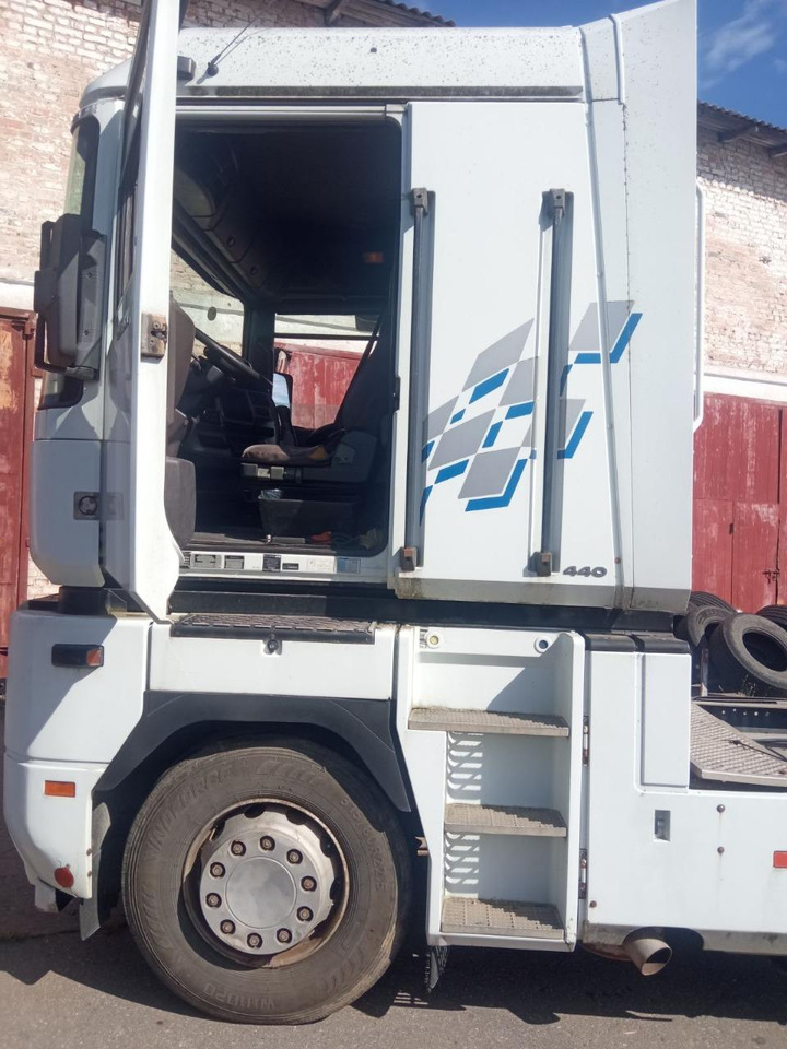 RENAULT Magnum 440 ID1602S - Vilkikas: foto 4 RENAULT Magnum 440 ID1602S - Vilkikas: foto 4