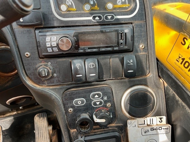 Teleskopinis krautuvas JCB 540-140: foto 12