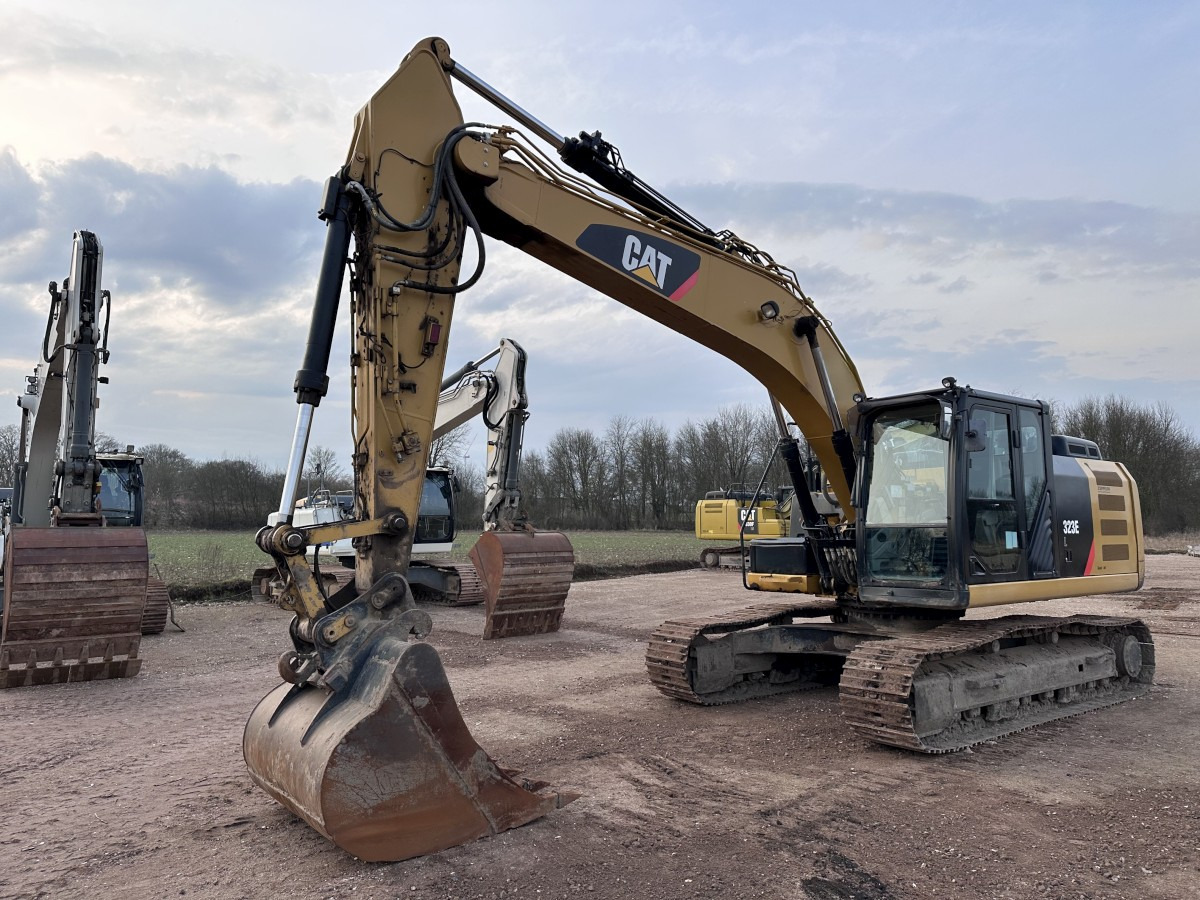 CATERPILLAR 323 EL Deutsche Maschine! Top !!! - Vikšrinis ekskavatorius: foto 1 CATERPILLAR 323 EL Deutsche Maschine! Top !!! - Vikšrinis ekskavatorius: foto 1