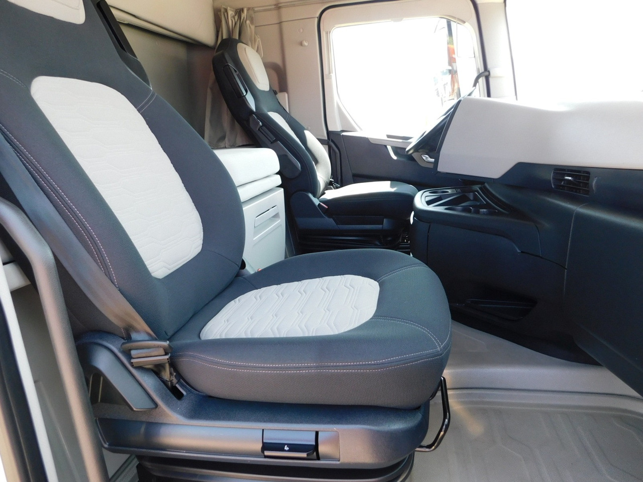 Ford F max ll 4x2 scab e6 12s2620 - Vilkikas: foto 5 Ford F max ll 4x2 scab e6 12s2620 - Vilkikas: foto 5
