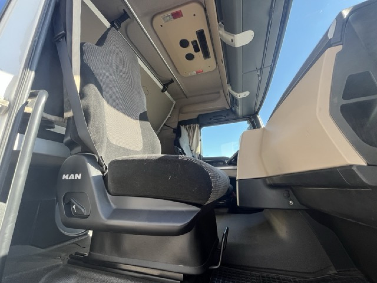 MAN TGX 18.460 4x2 BLS mit Kipphydraulik Euro6 Klima - Vilkikas: foto 2 MAN TGX 18.460 4x2 BLS mit Kipphydraulik Euro6 Klima - Vilkikas: foto 2