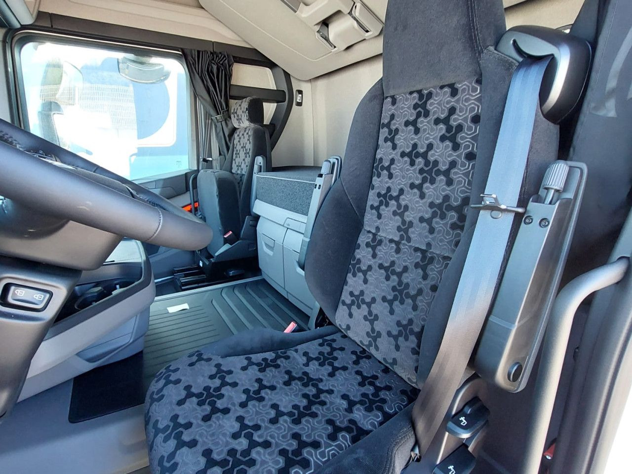 Scania R 460 - Vilkikas: foto 2 Scania R 460 - Vilkikas: foto 2