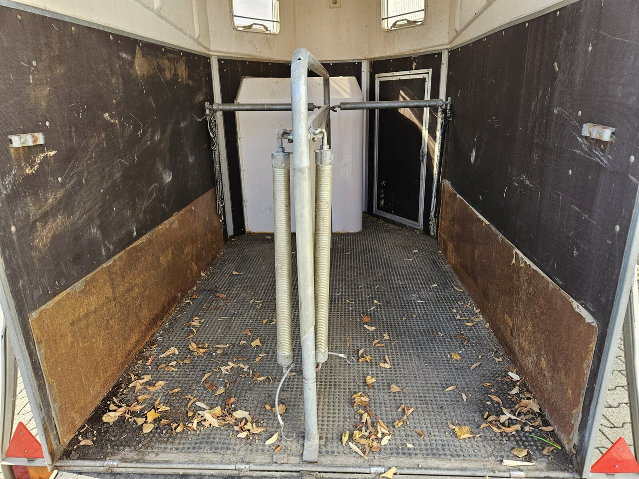 Blomert T2BPA Pferdeanhänger T2BPA Pferdeanhänger - Priekaba žirgams vežti: foto 3 Blomert T2BPA Pferdeanhänger T2BPA Pferdeanhänger - Priekaba žirgams vežti: foto 3