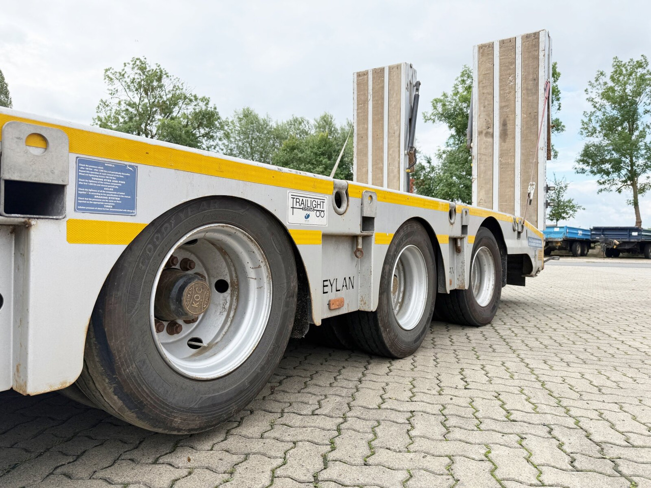 CYL 3 CYL 3, mit Lift-/Lenkachse, faltbare Rampen - Žemo profilio platforma puspriekabė: foto 3 CYL 3 CYL 3, mit Lift-/Lenkachse, faltbare Rampen - Žemo profilio platforma puspriekabė: foto 3