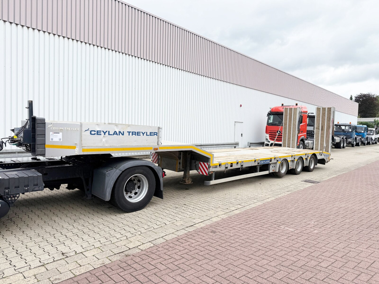 CYL 3 CYL 3, mit Lift-/Lenkachse, faltbare Rampen - Žemo profilio platforma puspriekabė: foto 1 CYL 3 CYL 3, mit Lift-/Lenkachse, faltbare Rampen - Žemo profilio platforma puspriekabė: foto 1