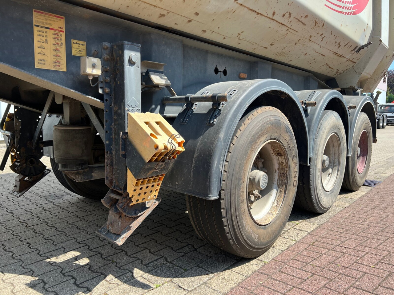 Savivartis puspriekabė Carnehl CHKS/HH CHKS/HH, Stahlmulde ca. 26m³, Liftachse: foto 12 Savivartis puspriekabė Carnehl CHKS/HH CHKS/HH, Stahlmulde ca. 26m³, Liftachse: foto 12