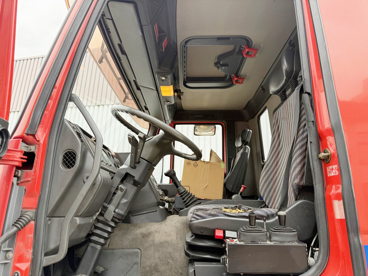 EuroTech 240E38 6x2-4 EuroTech 240E38 6x2-4, Lift-/Lenkachse, Seilwinde, Kran Hiab 100 - Hook-lift sunkvežimis, Sunkvežimis su kranu: foto 3 EuroTech 240E38 6x2-4 EuroTech 240E38 6x2-4, Lift-/Lenkachse, Seilwinde, Kran Hiab 100 - Hook-lift sunkvežimis, Sunkvežimis su kranu: foto 3