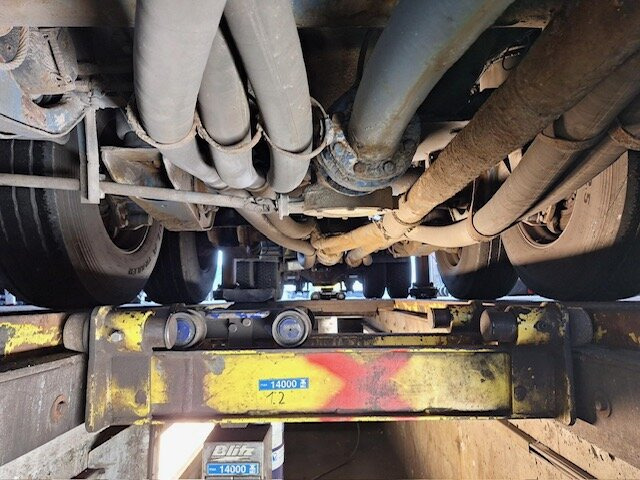 Feldbinder EUT 38.3-3 EUT 38.3-3, Liftachse, 3 Kammern, ca. 38.000l - Silo cisterna: foto 4 Feldbinder EUT 38.3-3 EUT 38.3-3, Liftachse, 3 Kammern, ca. 38.000l - Silo cisterna: foto 4