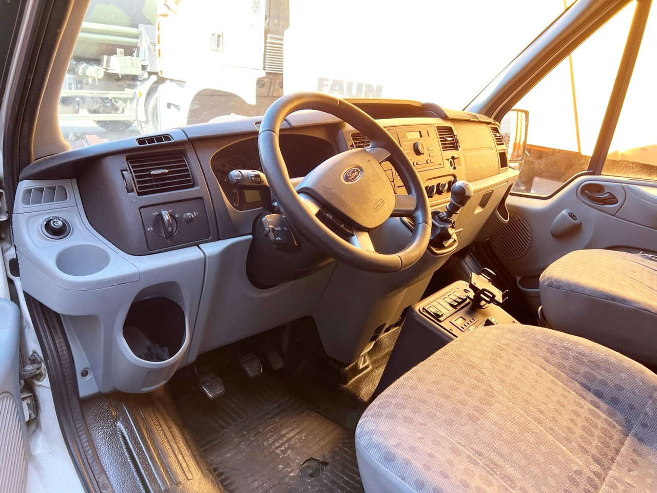 Ford Transit 2.2 TDCI 4x2 Transit 2.2 TDCI 4x2, Krankentransporter - Greitosios pagalbos automobilis: foto 2 Ford Transit 2.2 TDCI 4x2 Transit 2.2 TDCI 4x2, Krankentransporter - Greitosios pagalbos automobilis: foto 2