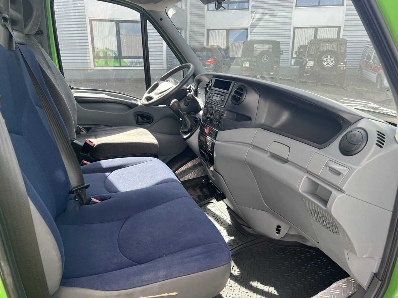Interior photo 1: Hook-lift sunkvežimis, Komercinis automobilis Iveco Daily 45C15D 4x2 Doka Daily 45C15D 4x2 Doka, City-Abroller