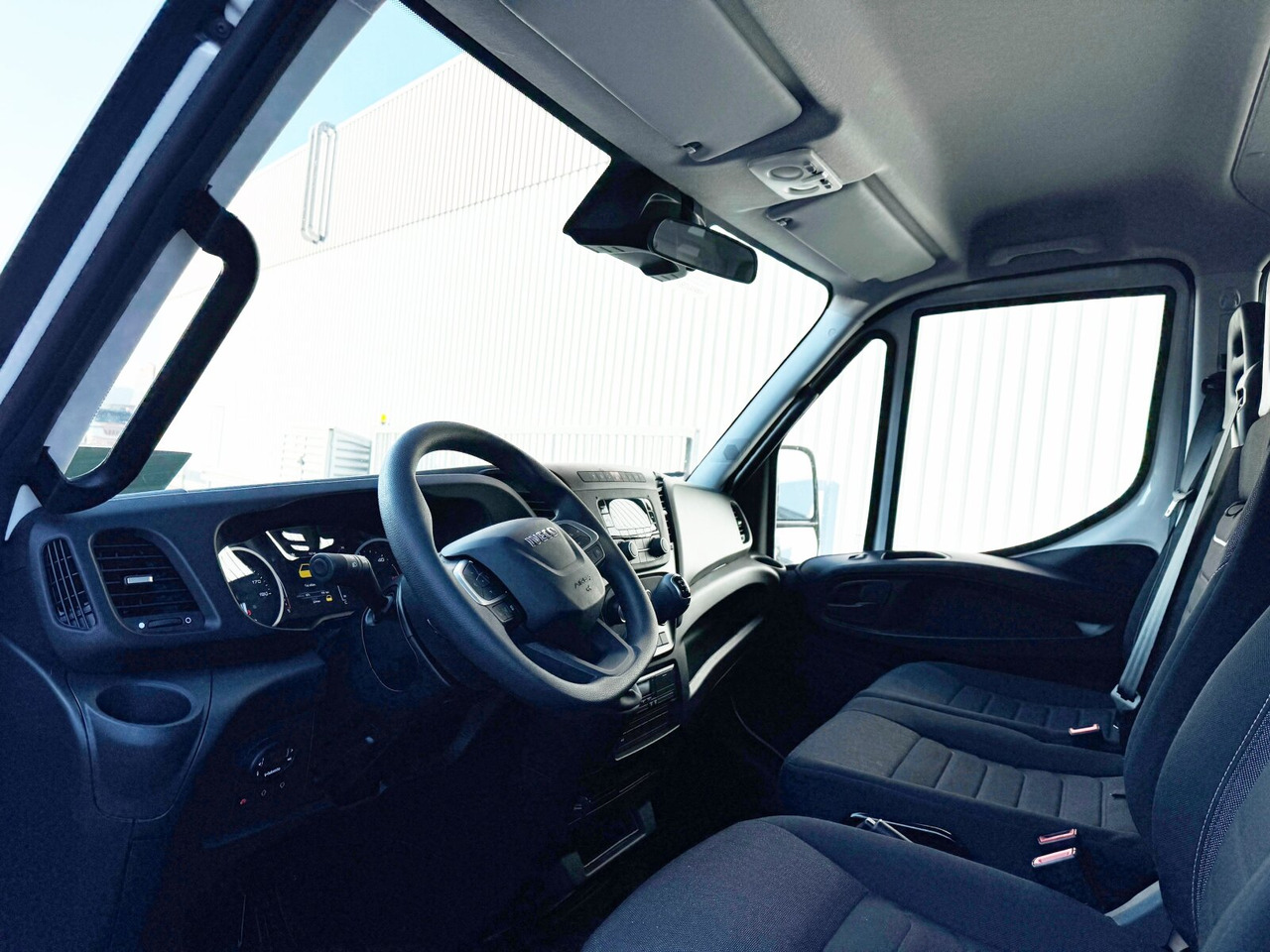 Iveco Daily 70C18 Doka 4x2 Daily 70C18 Doka 4x2 - Savivartis sunkvežimis: foto 2 Iveco Daily 70C18 Doka 4x2 Daily 70C18 Doka 4x2 - Savivartis sunkvežimis: foto 2