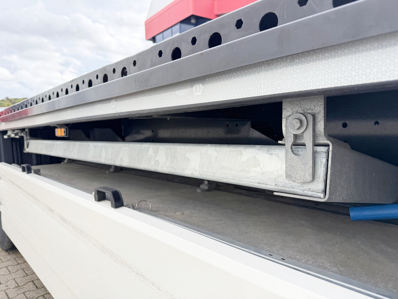 Krone SDP 27 SDP 27, Liftachse, Twist-Locks, 20/2x20/40Fuß, Neuwertig! - Platforminė/ Bortinė puspriekabė: foto 2 Krone SDP 27 SDP 27, Liftachse, Twist-Locks, 20/2x20/40Fuß, Neuwertig! - Platforminė/ Bortinė puspriekabė: foto 2