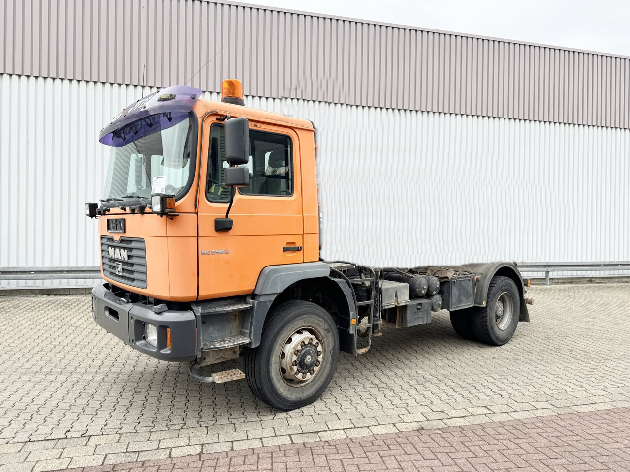 MAN 18.255 MAK 4x4 BB 18.255 MAK 4x4 BB - Važiuoklės sunkvežimis: foto 1 MAN 18.255 MAK 4x4 BB 18.255 MAK 4x4 BB - Važiuoklės sunkvežimis: foto 1
