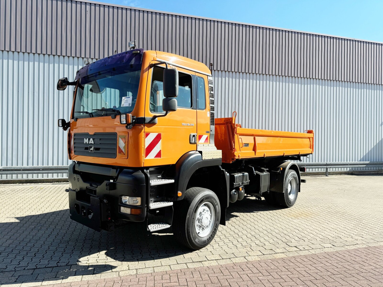 MAN TGA 18.310 4x4 BL TGA 18.310 4x4 BL, Winterdienstausstattung - Savivartis sunkvežimis, Sunkvežimis su kranu: foto 1 MAN TGA 18.310 4x4 BL TGA 18.310 4x4 BL, Winterdienstausstattung - Savivartis sunkvežimis, Sunkvežimis su kranu: foto 1