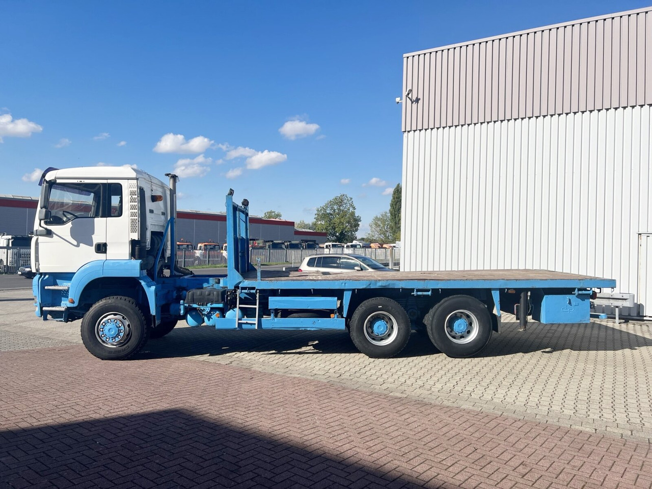 Sunkvežimis su kranu, Platforminis/ Bortinis sunkvežimis MAN TGA 26.310 6X6 BB TGA 26.310 6X6 BB mit Kran HMF 1253-K4, Funk: foto 12