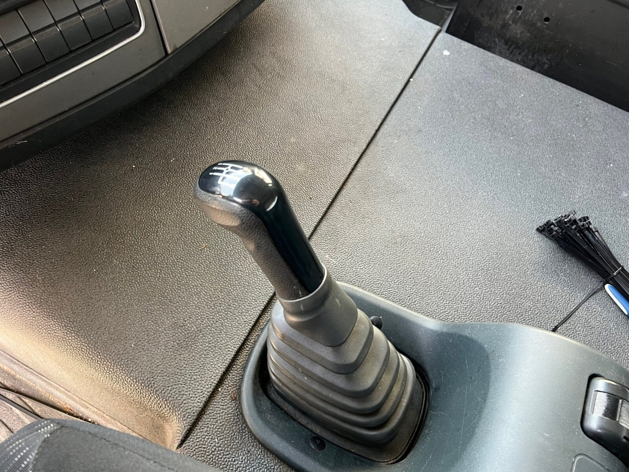 Furgonas sunkvežimis MAN TGL 12.220 4X2 BL TGL 12.220 4X2 BL mit Dhollandia LBW: foto 7