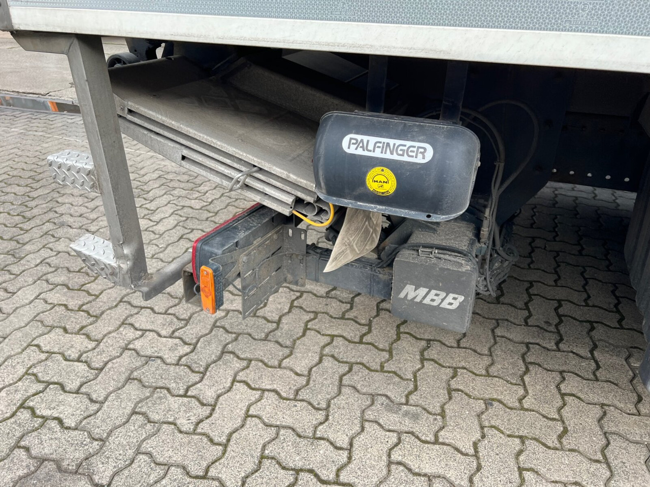 MAN TGL 12.220 4X2 BL mit Motorschaden TGL 12.220 4X2 BL mit Motorschaden, Tiefkühlkoffer, Thermoking, Rolltor, unterfaltbare MBB LBW - Refrižeratorius sunkvežimis: foto 4 MAN TGL 12.220 4X2 BL mit Motorschaden TGL 12.220 4X2 BL mit Motorschaden, Tiefkühlkoffer, Thermoking, Rolltor, unterfaltbare MBB LBW - Refrižeratorius sunkvežimis: foto 4