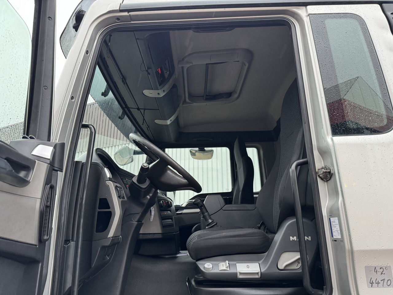 Interior photo 2: Platforminis/ Bortinis sunkvežimis MAN TGS 26.360 6X2-2 BL TGS 26.360 6X2-2 BL, Liftachse Interior photo 2: Platforminis/ Bortinis sunkvežimis MAN TGS 26.360 6X2-2 BL TGS 26.360 6X2-2 BL, Liftachse