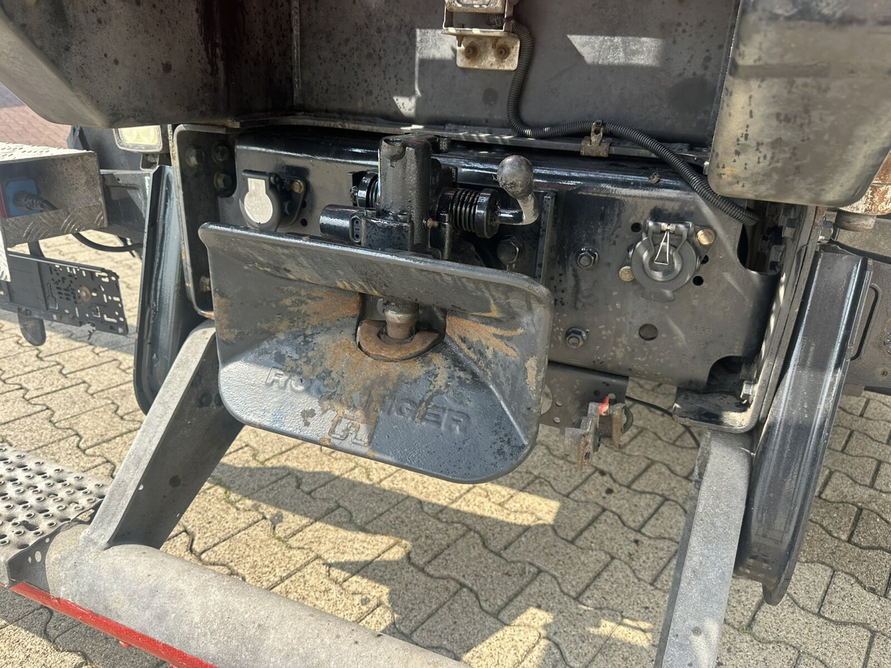 MAN TGS 26.400 6x2-4 LL TGS 26.400 6x2-4 LL, Lenk-/Lift, Edscha, Heckkran Palfinger PK23002-C + Jib PJ060A, Funk - Tentinis sunkvežimis, Sunkvežimis su kranu: foto 2 MAN TGS 26.400 6x2-4 LL TGS 26.400 6x2-4 LL, Lenk-/Lift, Edscha, Heckkran Palfinger PK23002-C + Jib PJ060A, Funk - Tentinis sunkvežimis, Sunkvežimis su kranu: foto 2